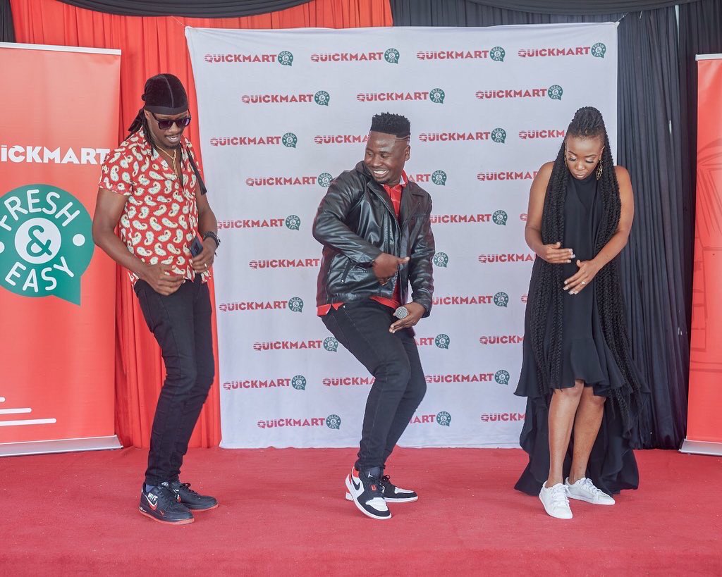 QuickmartKenya's tweet photo. Nani mwingine amenotice vile mapenzi ya Wahu na Nameless inakuwanga TIMELESS kama NOEL. Leo form ilishika Grand Draw Quickmart Roysambu.

#FreshandEasy
#PamojaNawe
#Quickmart50
#PasakaIbambe
#HamsiniHamsini https://t.co/8ZIBzTp7TT