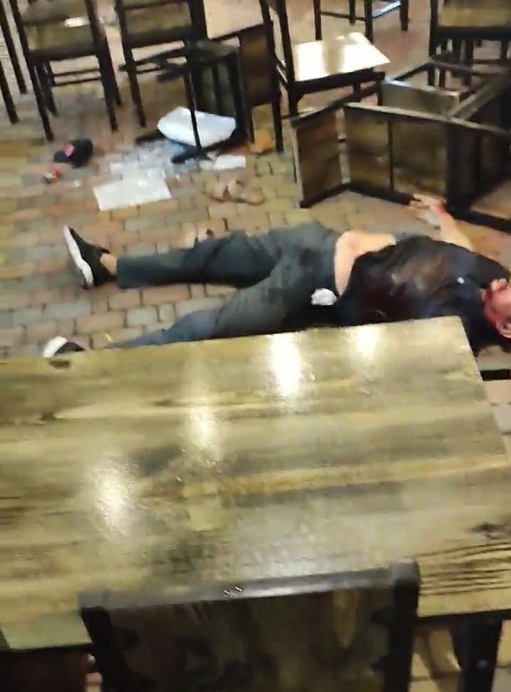 🚨 #ULTIMAHORA: Se registra un nuevo caso de sicariato en el Malecon turístico del Buijo Histórico en Samborondon. 

👮‍♂️🚔 Personal de Policía Nacional acude al punto para tomar procedimiento.