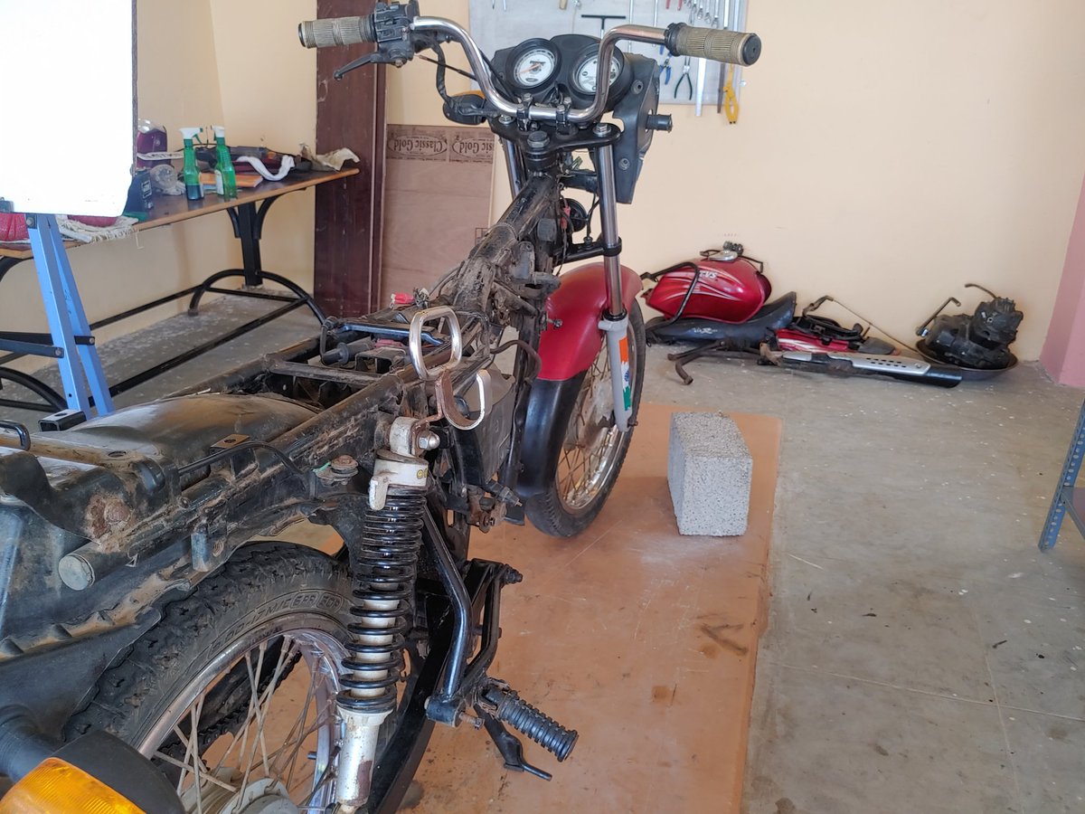 svembu's tweet photo. We built a lab + workshop for our school. Zoho engineers volunteer at the school and teach basics of electricity/electronics/computers.

Students also learn to disassemble and assemble motorcycles.

Education as hands-on skill development first, followed by theory, works well. 🙏 https://t.co/Eu2zo5hElQ