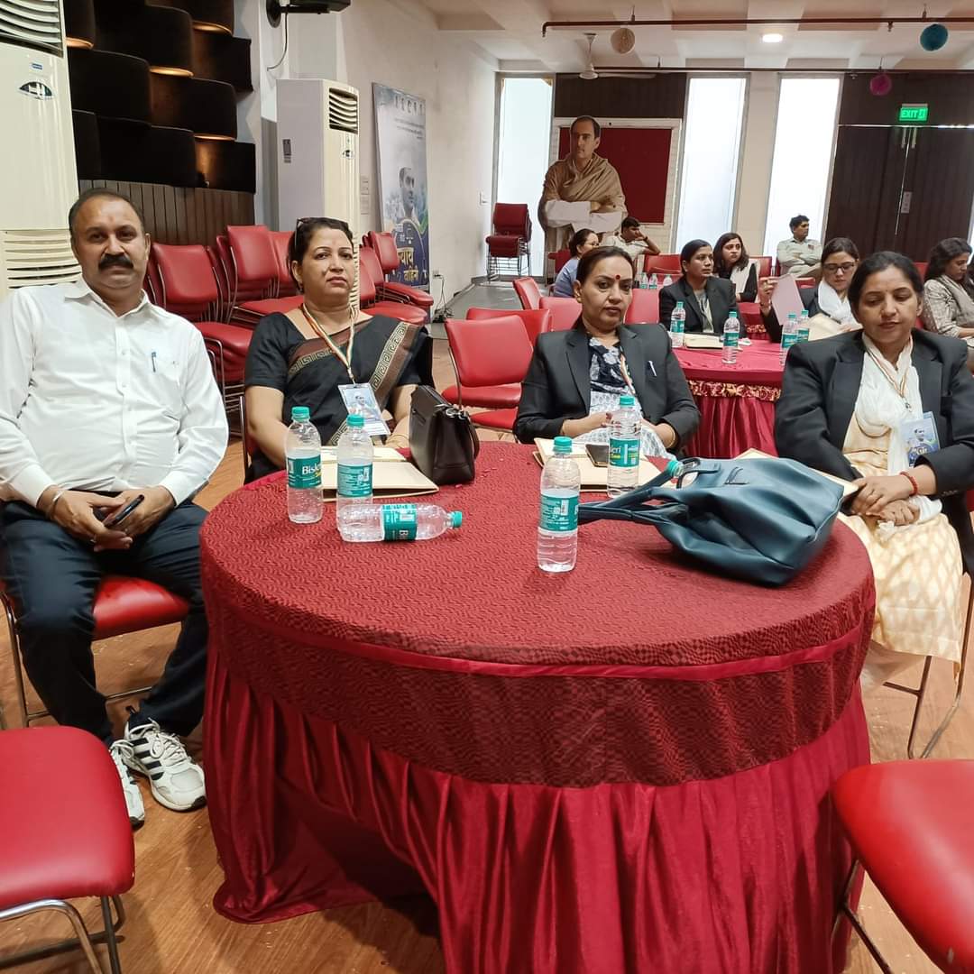 WestBengalPMC's tweet photo. #NyayVahini - 1st Conclave of @MahilaCongress Legal Coordinators begins at Vishwa Yuva Kendra,Delhi today. Our National Prez @dnetta ji makes her opening remarks.

Inspired by #RajivGandhi ji, AIMC Legal Aid Coordinators shall provide legal aid to needy women.

@Nattashasharrma https://t.co/ftPjuNka1e