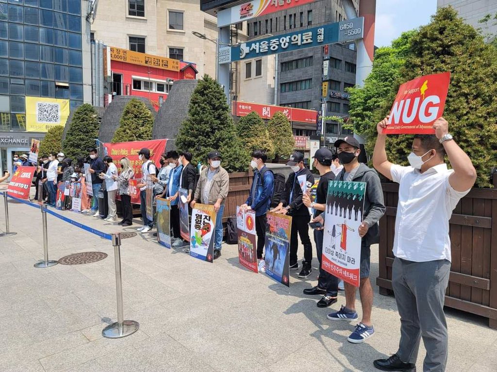 ChanEiPhyo1's tweet photo. Pro-democracy people in Korea led a protest movement in front of the Chinese Embassy in Seoul, South Korea to protest against the Military Junta. #2022May21Coup #Chevron_StopSponsoringJunta #KeepInEscrowAccount #WhatsHappeningInMyanmar https://t.co/s26xcl4tGn