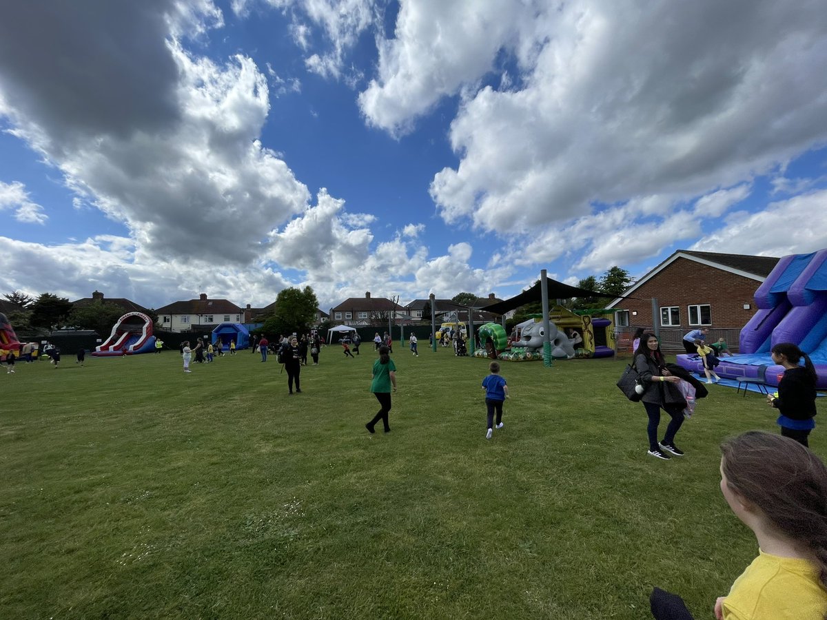 mark__burnett's tweet image. Thank you Brampton for another great family event last night; Brampton Inflatable Fun. The children (and parents) loved it! We are looking forward to the camp out event in a few weeks time!🏕🏕 #hubofthecommunity @bramptonprimac @bramptonfob @bhollyer @reach2trust
