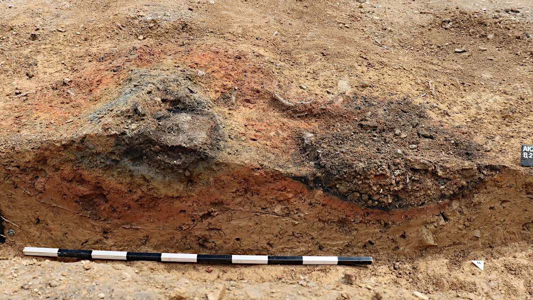 ArchaeologieOn's tweet photo. LWL-Archäologie entdeckt "Ofensau" in Altena: Bei Altena-Großendrescheid (Märkischer Kreis) begleiteten Archäologinnen und Archäologen des Landschaftsverbandes Westfalen-Lippe (LWL) die Erdarbeiten zum Bau eines neuen Hochspannungsmastes.… https://t.co/d1RHAPfvqm #archäologie https://t.co/Yml0RKHovp