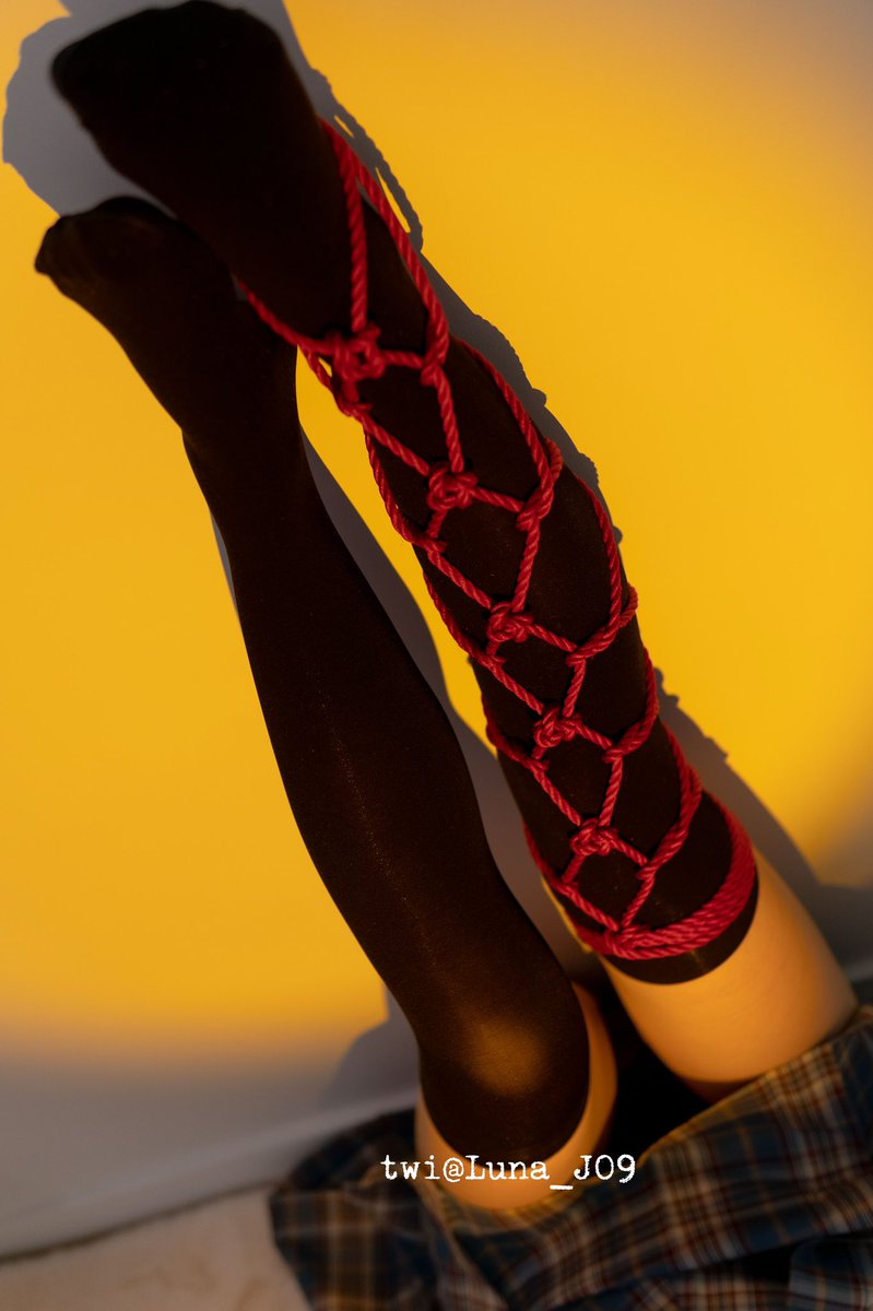 521适合搞点颜色
#shibari #自縛 #絶対領域 #丝袜