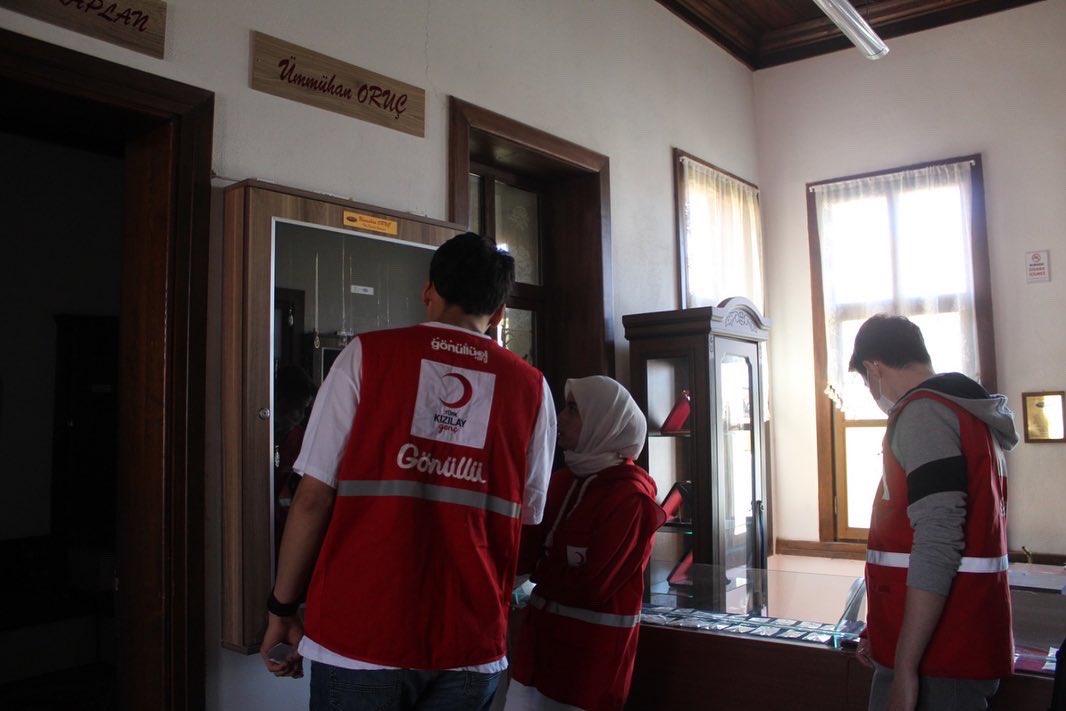 Kütahyamızın tarihi mekanları olan Tarihi konaklar,camiler,arkeoloji sanat ve çini müzesi gezimizi yaptık. Kütahyamızı tanıtmaya devam ediyoruz. 
#iyigeleceksin🌙