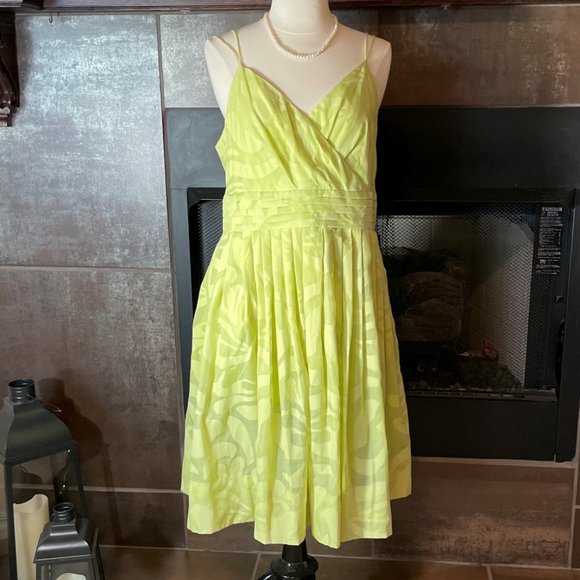 Montage_Decor's tweet photo. So good I had to share! Check out all the items I'm loving on @Poshmarkapp #poshmark #fashion #style #shopmycloset #calvinklein #jonamichelle #serenade: https://t.co/YP3c4DOa27 https://t.co/J4MlzZ1PSl