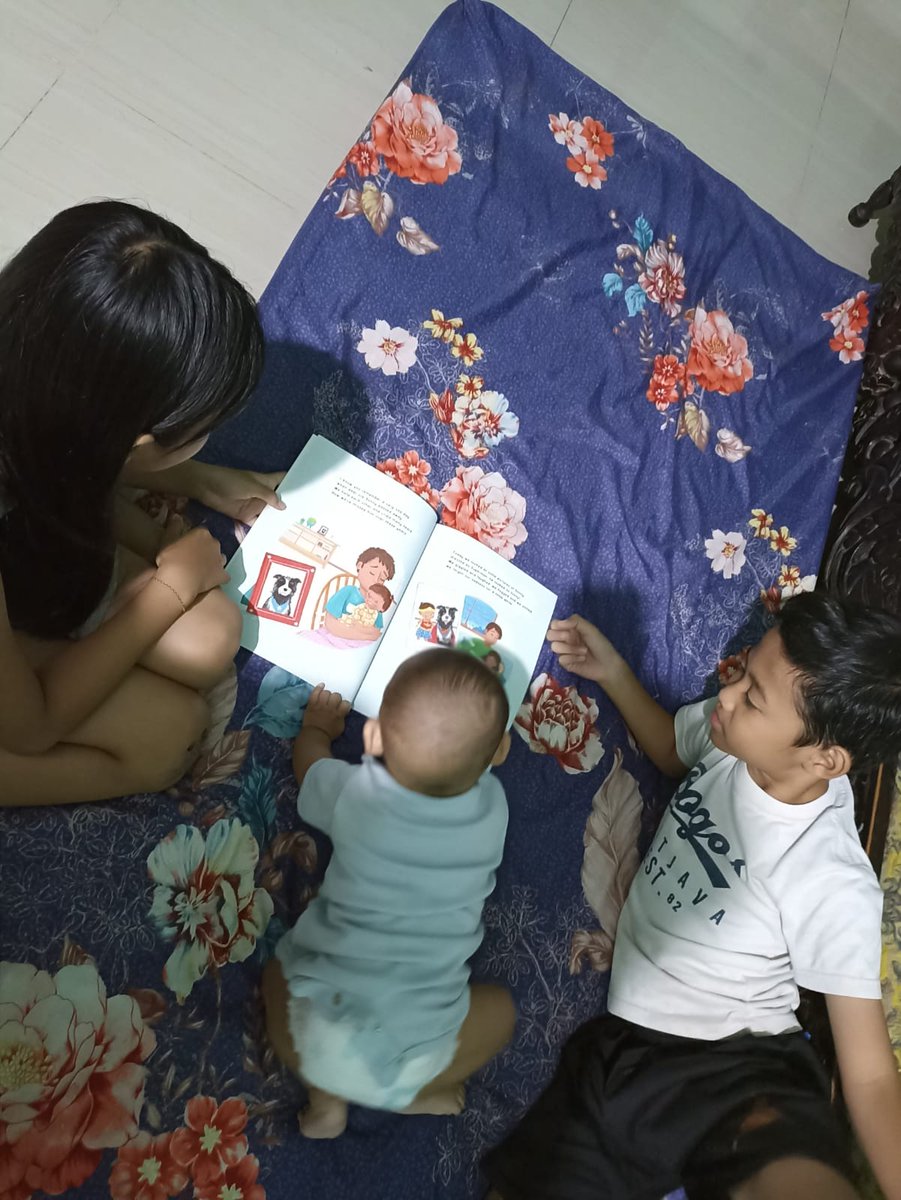 Sy & bojo dari awal bayi metal lahir emang komit untuk jaga anak dari gadget. Pegang gadget ya kalo vidcall sama eyangnya aja. Gantinya kita kasih akses buku ke anak, bener2 tiap sudut rumah ada buku, kemana2 bawa buku. Tujuannya biar anak ga bosen, numbuhin minat sama buku.