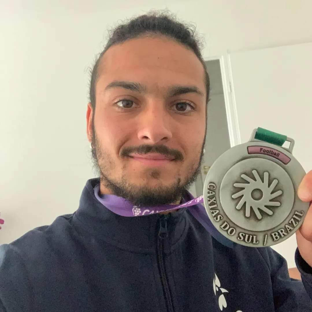 📸 [94] Un joueur de l'équipe fanion du <a href="/FCMaisonsAlfort/">FC Maisons-Alfort</a>, Rafaelli Kuzehgaran, a participé aux <a href="/deaflympics/">deaflympics</a> Games 2022, Jeux olympiques réservés aux sourds et malentendants, sous les couleurs de <a href="/equipedefrance/">Equipe de France ⭐⭐</a> qui a empoché la médaille d'argent lors de cet événement au Brésil