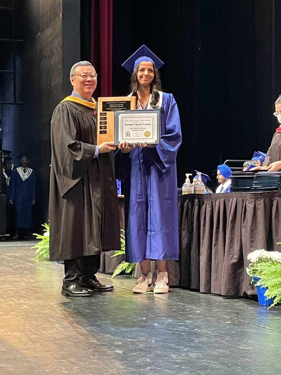 mrdeol's tweet image. Some of the 63 LA Matheson Class of 2022 scholarship winners. Well done folks - you done good. #lamlearns #sd36learns