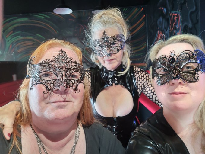 The three maskerteers @RubberCara @MS_Maree1 and myself at BBB recently https://t.co/aBtlVJjK6e<a class="tags" target="_blank" title="On Twitter" href="/?out=eyJ0eXAiOiJKV1QiLCJhbGciOiJIUzUxMiJ9.eyJpYXQiOjE3MjQ3MTU4MDMsImlzcyI6InR3cG9ybnN0YXJzLmNvbSIsIm5iZiI6MTcyNDcxNTgwMywiZXhwIjoxNzU2MjUxODAzLCJyZWRpcmVjdF91cmwiOiJodHRwczovL3R3aXR0ZXIuY29tL1J1YmJlckNhcmEifQ.PbwoDAbm0BmeyB-WInUmlLiyzKRL_SIbjoLY-S7ypAKpAbAZ4xpFs_IeZWiXymZ7zJRv2sglJgwTbZ1ufGt13Q">@RubberCara</a><a class="tags" target="_blank" title="On Twitter" href="/?out=eyJ0eXAiOiJKV1QiLCJhbGciOiJIUzUxMiJ9.eyJpYXQiOjE3MjQ3MTU4MDMsImlzcyI6InR3cG9ybnN0YXJzLmNvbSIsIm5iZiI6MTcyNDcxNTgwMywiZXhwIjoxNzU2MjUxODAzLCJyZWRpcmVjdF91cmwiOiJodHRwczovL3R3aXR0ZXIuY29tL01TX01hcmVlMSJ9.cGCxqpDTvValKRk1InmWy0Sryio6kgP1YeyVIFyfkvmTez8RJvZ6SoCJgi1kRKNLwCEutM9aNOfVBLxQxdyF_A">@MS_Maree1</a><a href="/tag/leather"class="tags"><span>#leather</span></a><a href="/tag/mistress"class="tags"><span>#mistress</span></a><a href="/tag/anal"class="tags"><span>#anal</span></a><a href="/tag/sissytraning"class="tags"><span>#sissytraning</span></a>