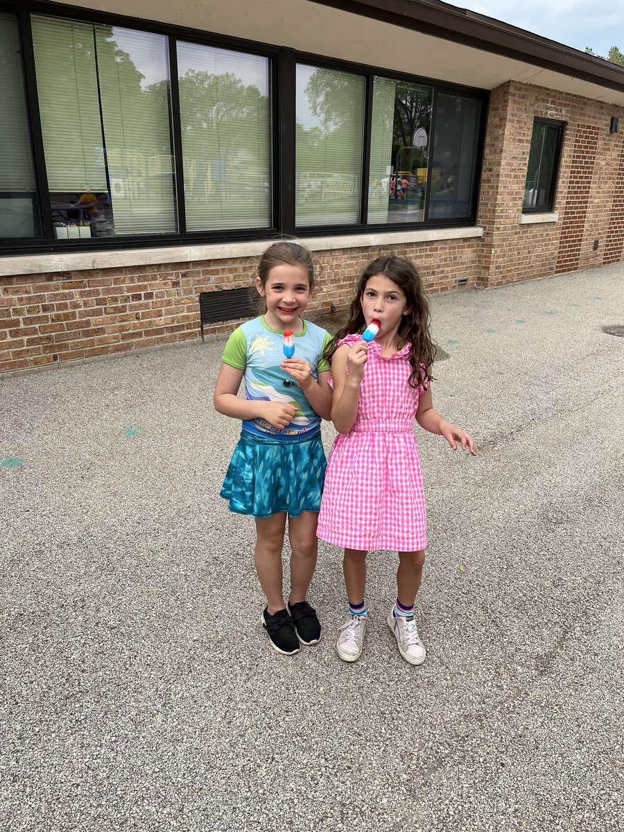 A perfect Field Day ended with popsicles! 😊#WeAreD34 #LyonLearners