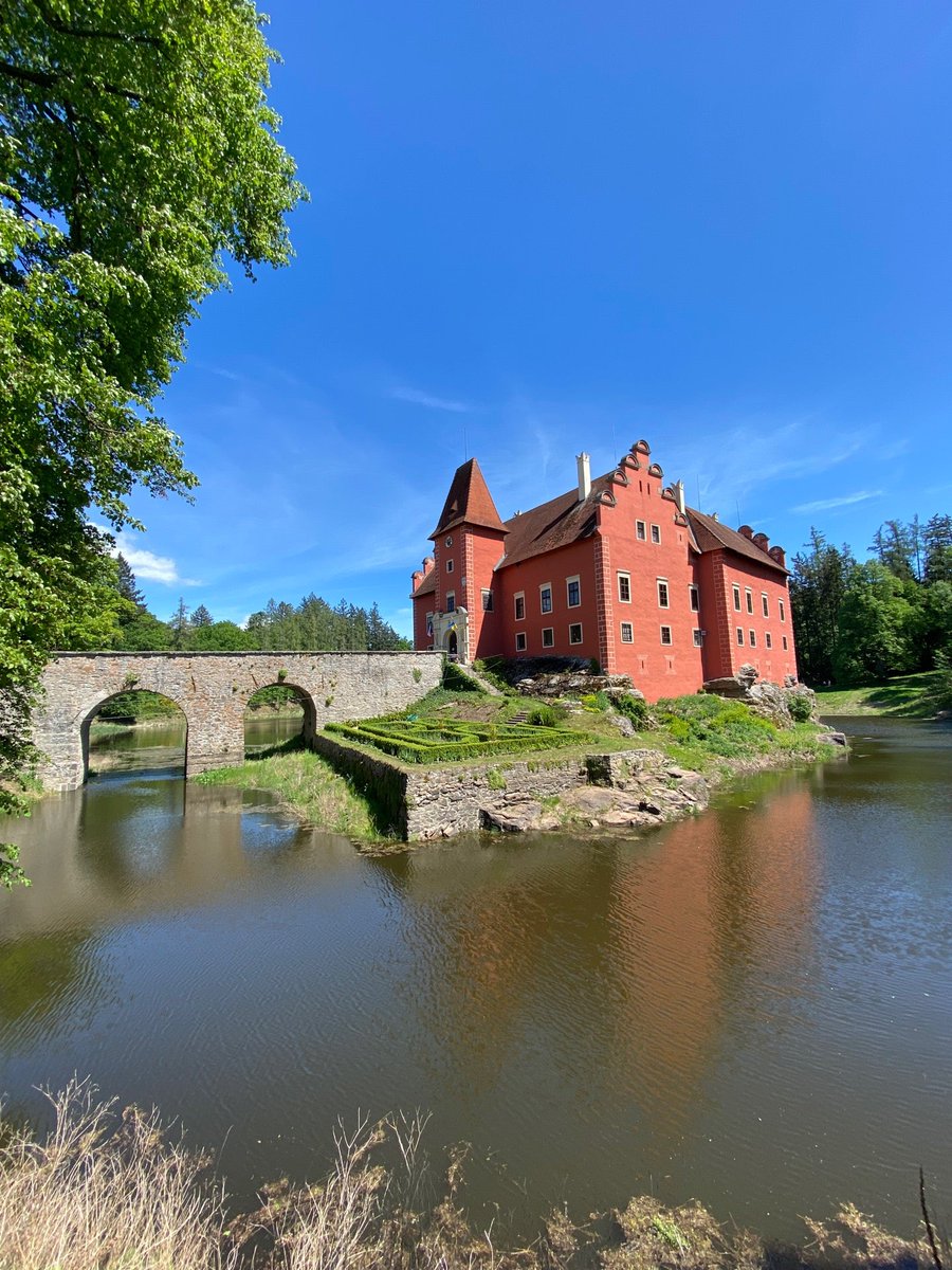I'm at Zámek Červená Lhota in Kardašova Řečice, Jihočeský w/ <a href="/jensonharvey/">Loskosti</a> swarmapp.com/c/7zz7deh8Enb