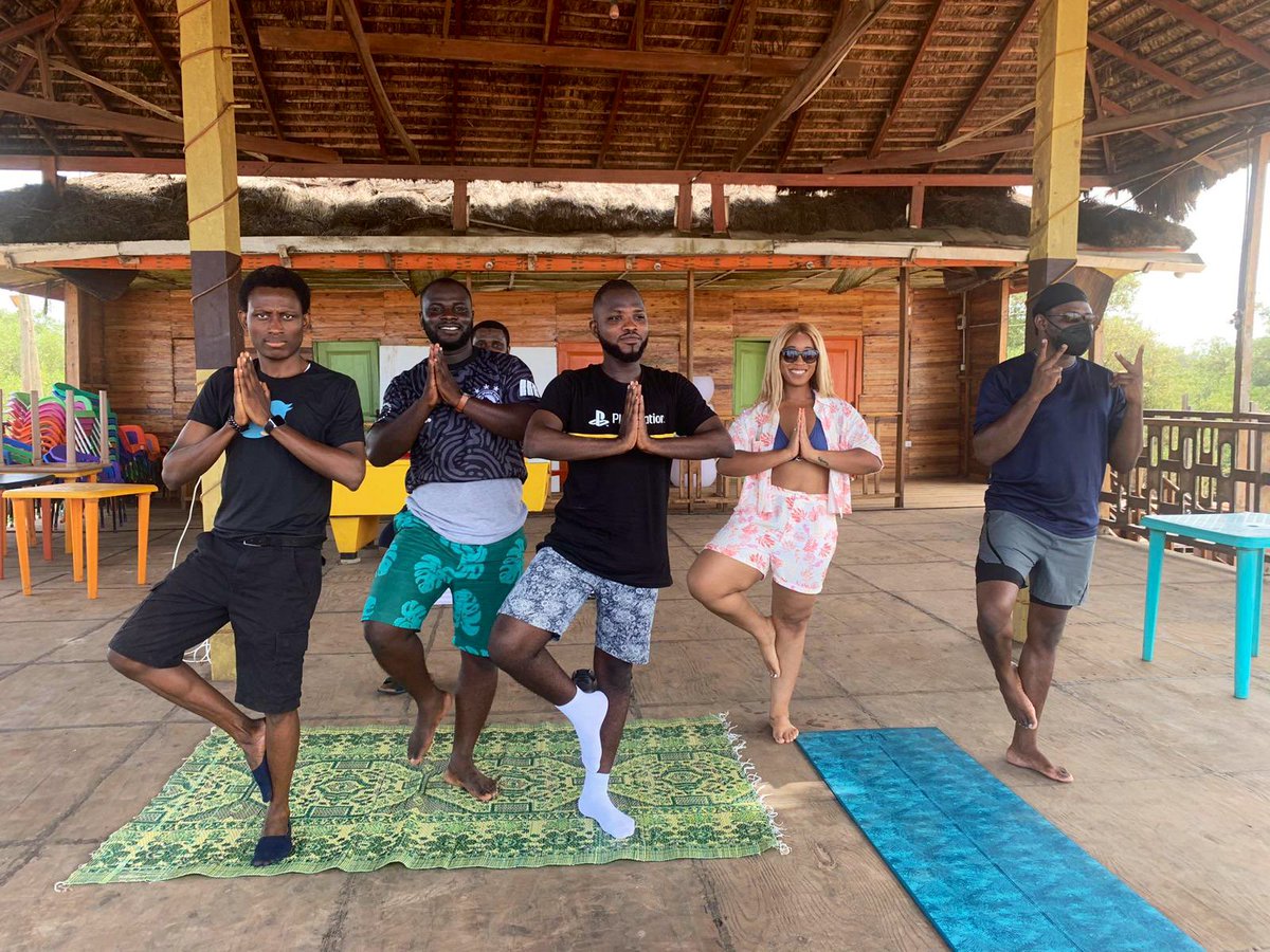 mistameister's tweet photo. Just a few tweeps and a beach. #MoveForGood #TwitterForGood   #Twitterghana https://t.co/j7eB3fBjE0