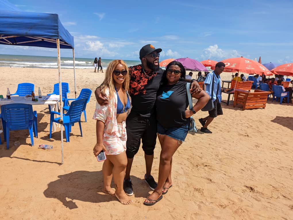 mistameister's tweet photo. Just a few tweeps and a beach. #MoveForGood #TwitterForGood   #Twitterghana https://t.co/j7eB3fBjE0