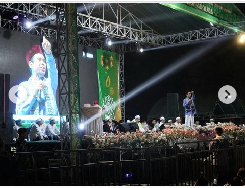 JubirHansip's tweet photo. Alhamdulillah salam sejahtera Ustadz Somad.Allah singkirkan jin2 kafir perintang jalan. Madura selalu cinta Ulama.barokah Pulau Madura,barokah Jatim. #TangkapEkoKunthadi #TelkomProUAS Pertamina Tanah Abang Infrastruktur Jokowi Terbaik (sayang cebongnya iblis,Koruptor) Istora https://t.co/Ff69XZEkzv