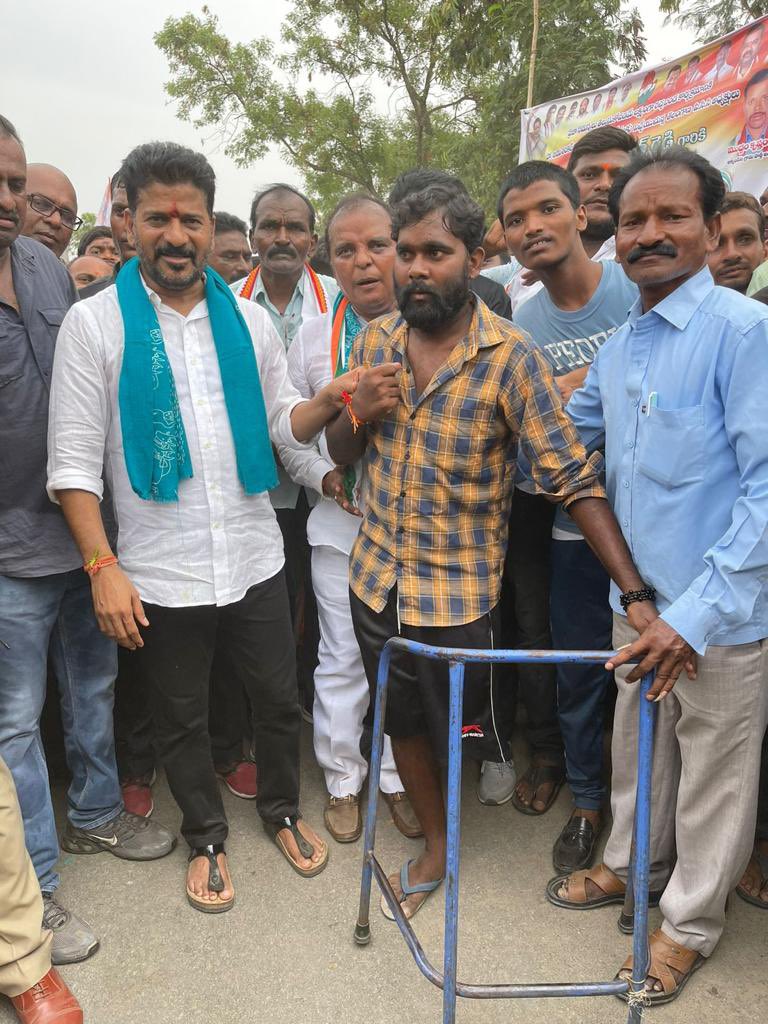 revanth_anumula's tweet photo. Started Rachabanda program at Telangana mentor Prof Jayashankar’s village Akkampet…Explaining Warangal declaration for farmers to everyone.

#CongressForFarmers https://t.co/2Xjj3XcVl3