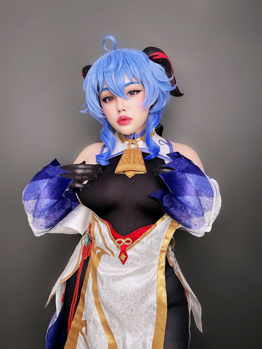 ArisuinDarkAges's tweet photo. Можна я зроблю один твіт від Ганнусі та @charlotta_cos , закину що перше попалося і не передам? Просто зробіть від мене цитату зі своїми косплеями, якщо хтось хоче https://t.co/e6uJZlfuGZ