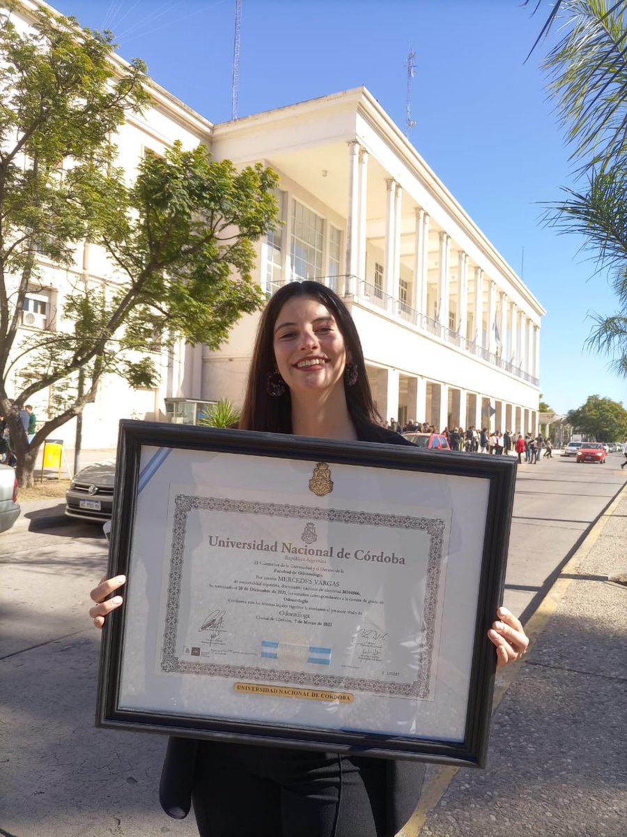 OFICIALMENTE ODONTÓLOGA 💫👩🏻‍🎓🖤