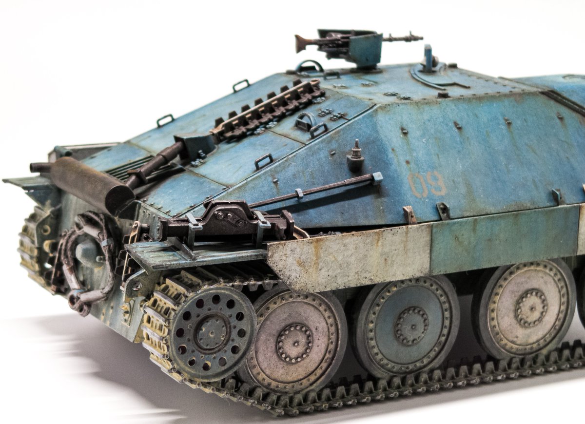 ganesa56's tweet photo. タミヤ 1/35 MM No.285 ヘッツァー 筆で塗りました
初めての戦車という事に加え、好き勝手に塗っちゃってるので顔を顰める方もいらっしゃるとは思いますが、寛大な心でスルーして頂ければと存じます https://t.co/7iG39GBr7L