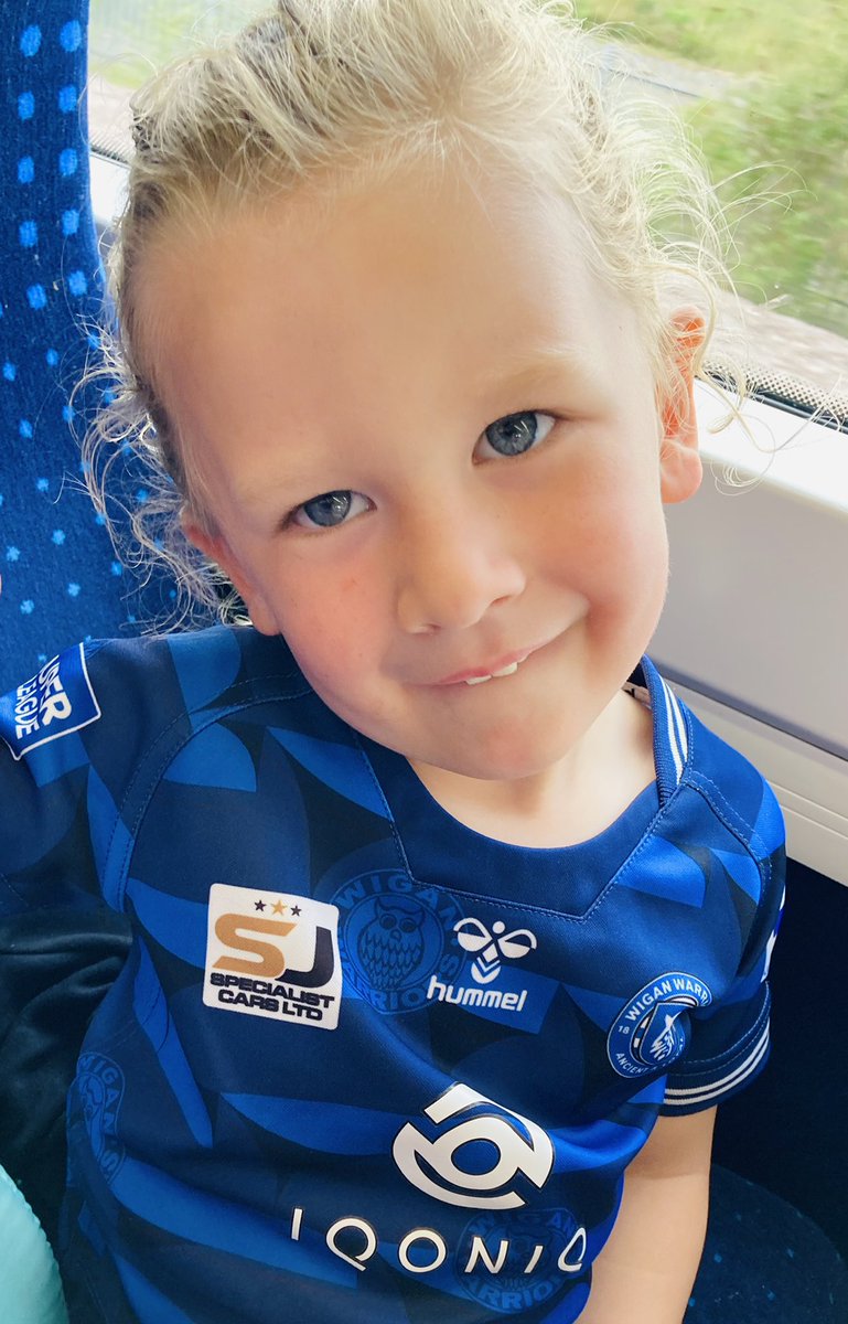 zmark21's tweet photo. One very excited little boy who wants to help the @WiganWarriorsRL team today ๐โ๐ปfirst game post-covid. Heโs hoping to meet a few players ๐ฅฐ @johnbateman1 @seanol13 @LiamMarshall20 @ISA_Willie @JakeBibby #bevanfrench #jaifield #liamfarrell ๐โช๏ธ #wiganwarriors https://t.co/UhElYiYufX