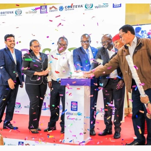 ASA_KILIMO's tweet photo. Naibu waziri wa kilimo Mhe.Antony Mavunde wa nne kutoka kushoto akizindua Mpango wa Africa Connect utakao waunganisha wakulima wa Mpunga kwa kupata Mbolea,Mbegu,Mikopo,Pembe jeo pamoja na uhakika wa Soko. https://t.co/xN9KCh7h34