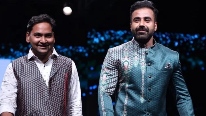 DelhiTimesTweet's tweet photo. #DTFW2022: Classic cocktail gowns, shimmery evening wear line and comfortable menswear were showcased at Interactive by Kingshuk Bhaduri, Ravi Rajoria and Neetu Singh at #DelhiTimesFashionWeek 

#DelhiTimesFashionWeek #DTFW2022 #SummerFashion #SummerTime #StyleUp https://t.co/VCWuaR3N54