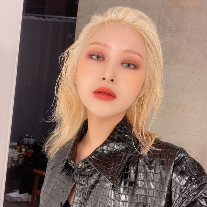 UnderyoohSky's tweet photo. Blonde girls☕☕☕ https://t.co/c7TNb1Ha6B