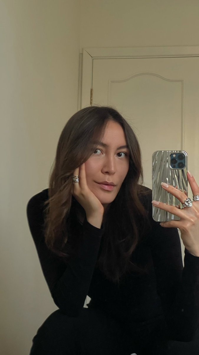 Это я сижу и всё ещё жду пионы