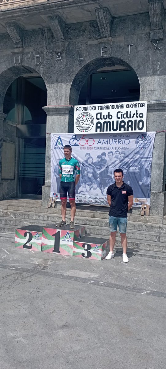Aloatxirrindul1's tweet photo. Gaurkoan Amurrion 
TORNEO EUSKAL HERRIA
🥇AIMAR MADINA k lidergoa lortu du.
.
.
.
@aimarmadina04 #oñati #txirrindularitza #txirrindularitzaeskola #gtxe https://t.co/aE7GC0zybl