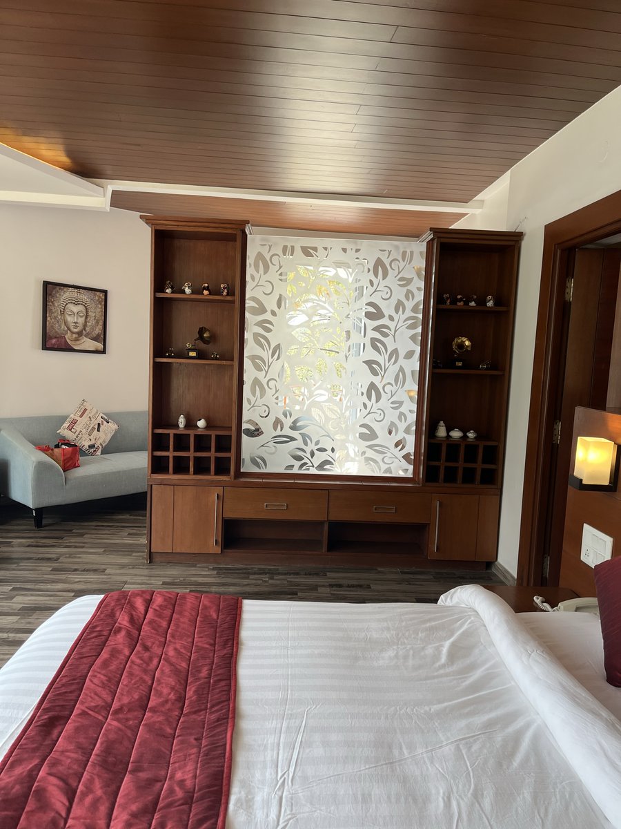 explorer_vicky's tweet photo. Himalayan Splendour Resort, Dhanaulti. Brand new property with amazing price. Away from the maddening crowd in Mussorie and Dhanaulti in a quiet place. 
Opt for the suite room and you will not regret. 
Visited in May'22

#uttrakhand #travel #summerholidays
@HSRdhanaulti https://t.co/urr6vXfi9E