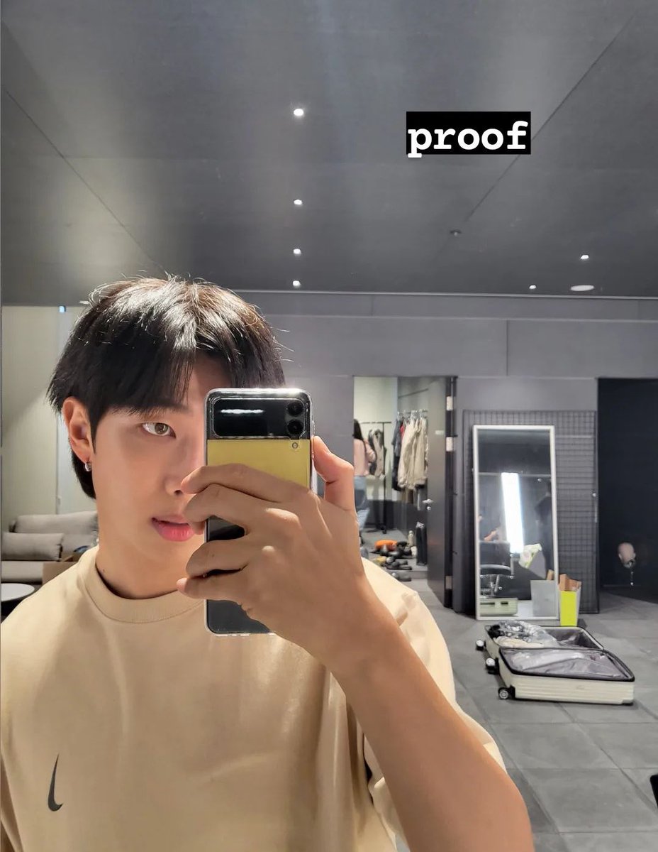 rmarchives's tweet photo. i love how he handed us the hd version 😩 thank u joon https://t.co/HjcPMhfNJR