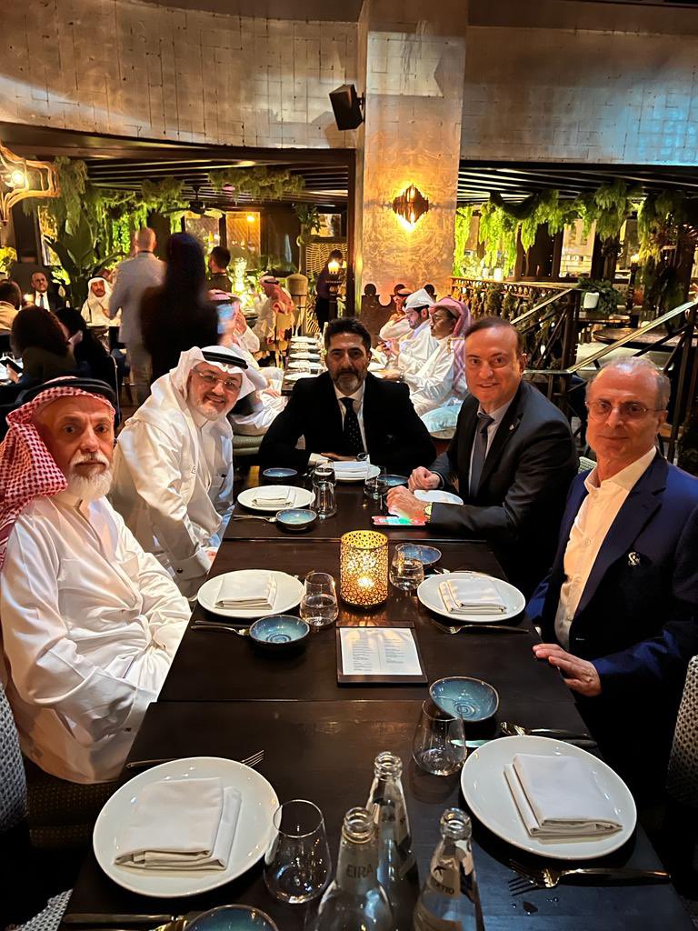 أسعدني مشاركة الصديق د.مشعل أحمد العقيل في حفل إطلاق الشراكة بين مكتب العقيل #السعودي_للإستشارات_القانونية ومكتب Mayor-Brown القانوني العالمي، متمنياً دوام التقدم والتوفيق.