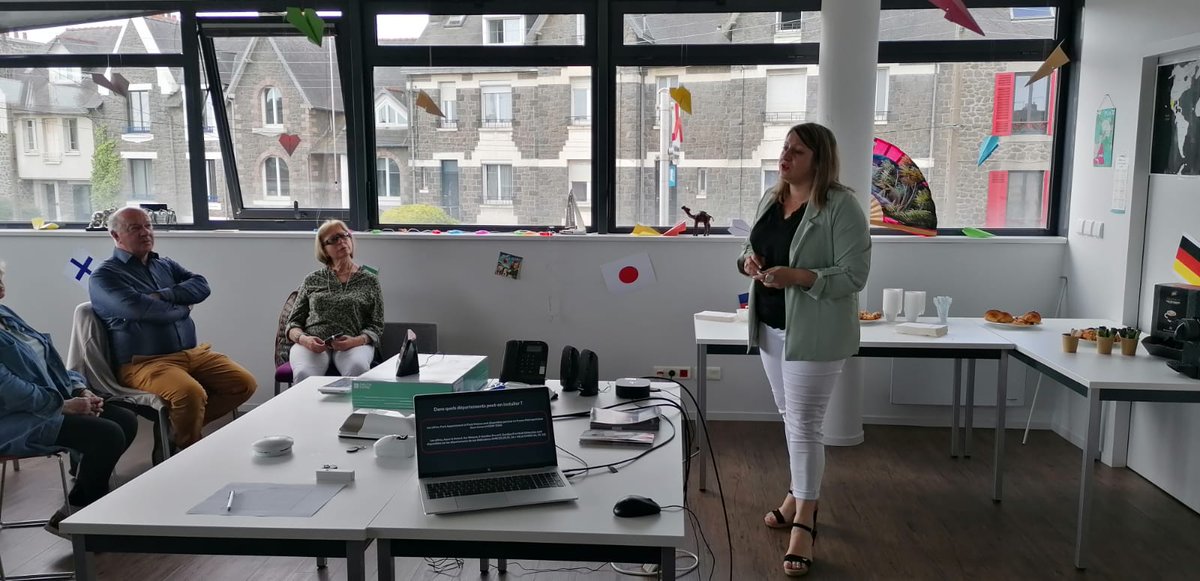 Réunion d'information <a href="/cmb_stetherese/">CMB STE THERESE</a>  sur la télésurveillance, des sociétaires studieux et très intéressés. 
<a href="/CMBdevcoDD22/">DEVCO DD22</a> <a href="/CreditDd22/">Crédit Mutuel DD22</a> <a href="/WeAreArkea/">WAA|Actus</a> <a href="/cristelall/">Christelle Allain</a> <a href="/panpuillandre/">Puillandre</a> <a href="/CMBretagne/">CMBretagne</a> @arkeaonlife