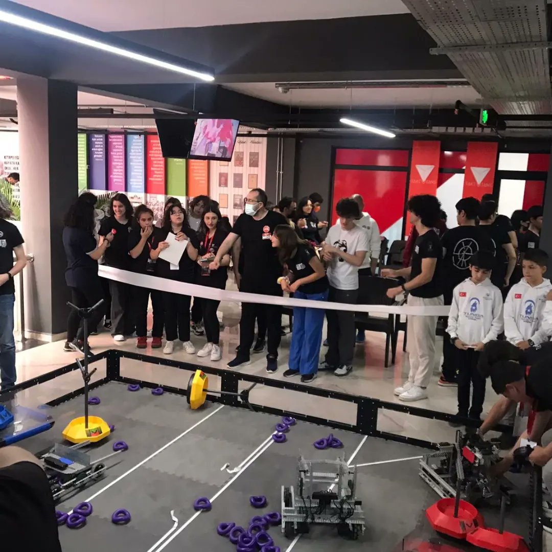 Cumhuriyetin gençleri 19 Mayıs'ta bilimle Hasan Ali Yücel Gençlik, Bilim ve Sanat merkezinde buluştu.