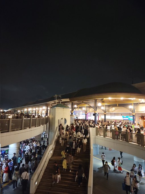 京葉線 市川塩浜駅の事故の影響で 舞浜駅 が大混雑 ディズニー出たら帰宅難民になった まとめダネ
