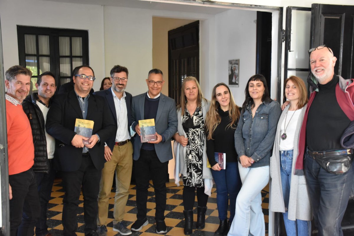 edhercar's tweet image. Amor con Amor se paga. 
Y es así que, esta vez, el Ministro del Poder Popular para la Cultura de la República Bolivariana de 🇻🇪, @VillegasPoljak, junto a las autoridades de la @EmbaVEArgentina encabezadas por la querida @StellaMarinaLu2 visitó nuestra patria chica...