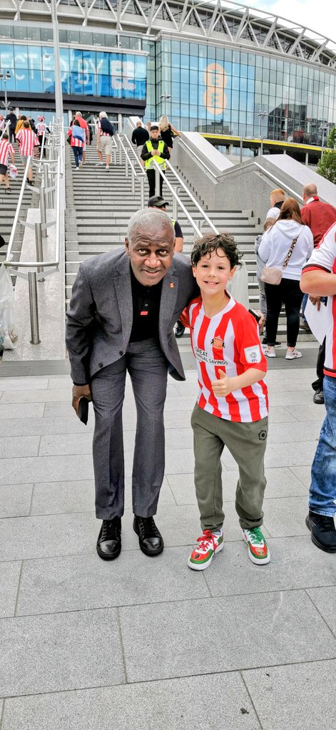 Georgesparents's tweet photo. Had me FIRST virtual Wembley PapaJohnsTrophy win. 
Had me 1st away game,Wigan win. Now it's my 1st ever live Wembley play-off final.
best memories ever! 
Loving my @SunderlandAFC journey so far. Hve made lots of amazing friends. Love this club 
#robmason  @benno_4 @Tweed_Barnesy https://t.co/DKoT8IJ8i0