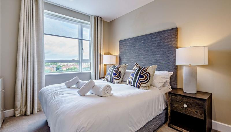 PropertyExperts's tweet photo. This luxurious interior designed one-bedroom, one bathroom apartment on the fifth-floor of this waterfront estate is set over 695 SqFt. This spacious apartment with modern open-plan living space is fully furnished and enjoys light oak wooden flooring and dedicated dining area. https://t.co/BFFapzjj5g