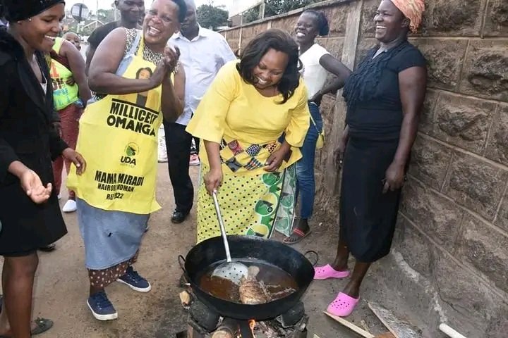 Ambrosetaracha7's tweet photo. Mama miradi @MillicentOmanga tembea Embakasi Bosibori wamekugoja
#CHAGUARUTO
#EveryHustlerMatter https://t.co/oXSHGby67f