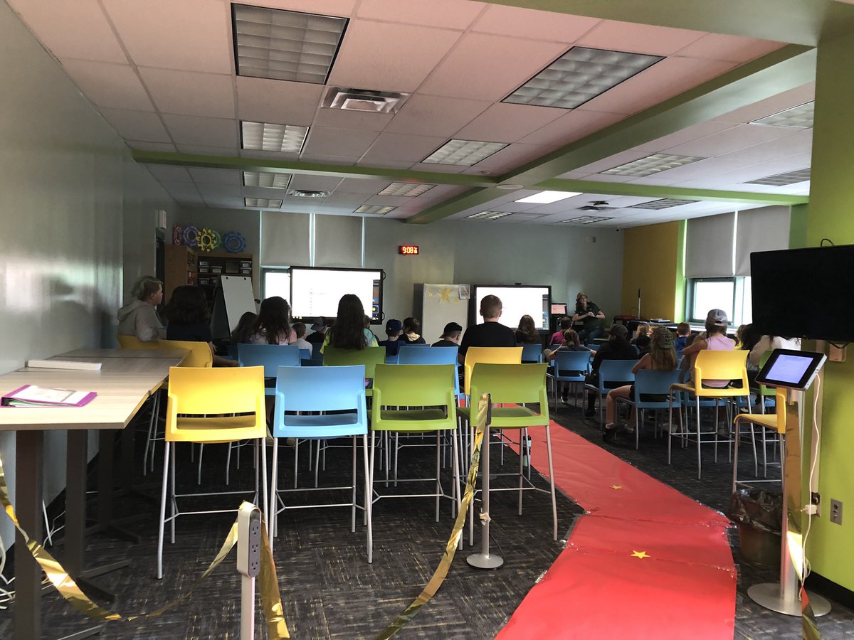 DLSDCounselors's tweet photo. A star studded event in the @DLInnovationCTR hosted by Ms. Beaufort as sixth grade students from Mrs. Clendaniel’s and Mrs. Myers’s classrooms share their book movie trailers. #creativeassessment https://t.co/cycH05oBge