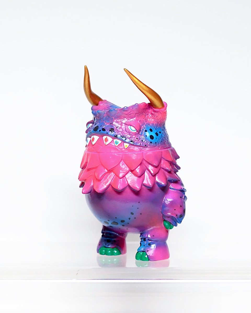 dan_jpartist's tweet photo. kaiju POGOLA『VENOMOUS』(one off custom)
Designed by @dan_jpartist 
For TTF(Taipei Toy Festival 2022 26,May~)
At @paradise2005 booth:A-28,29

#kaiju #sofvi #arttoy #pogola #custom #ttf2022 #台湾 #taipei https://t.co/vSXZh2AhgU