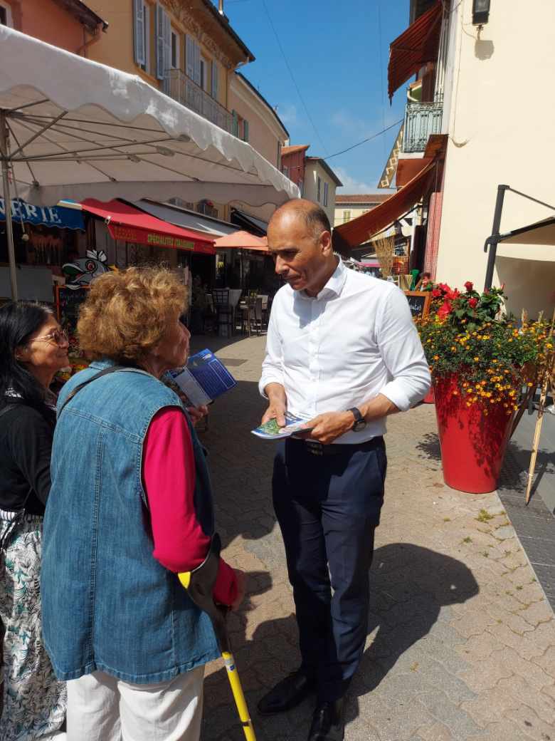 jbmion's tweet photo. Comme chaque jour sur le terrain, écouter, expliquer, convaincre forme ce lien fort de proximité qui nous unit et qui sera toujours au cœur de mon engagement. Je ne serai ni un Député déraciné, ni un « godillo ». Je porterai à l’@AssembleeNat votre voix et notre identité commune. https://t.co/AiGrAHbpam