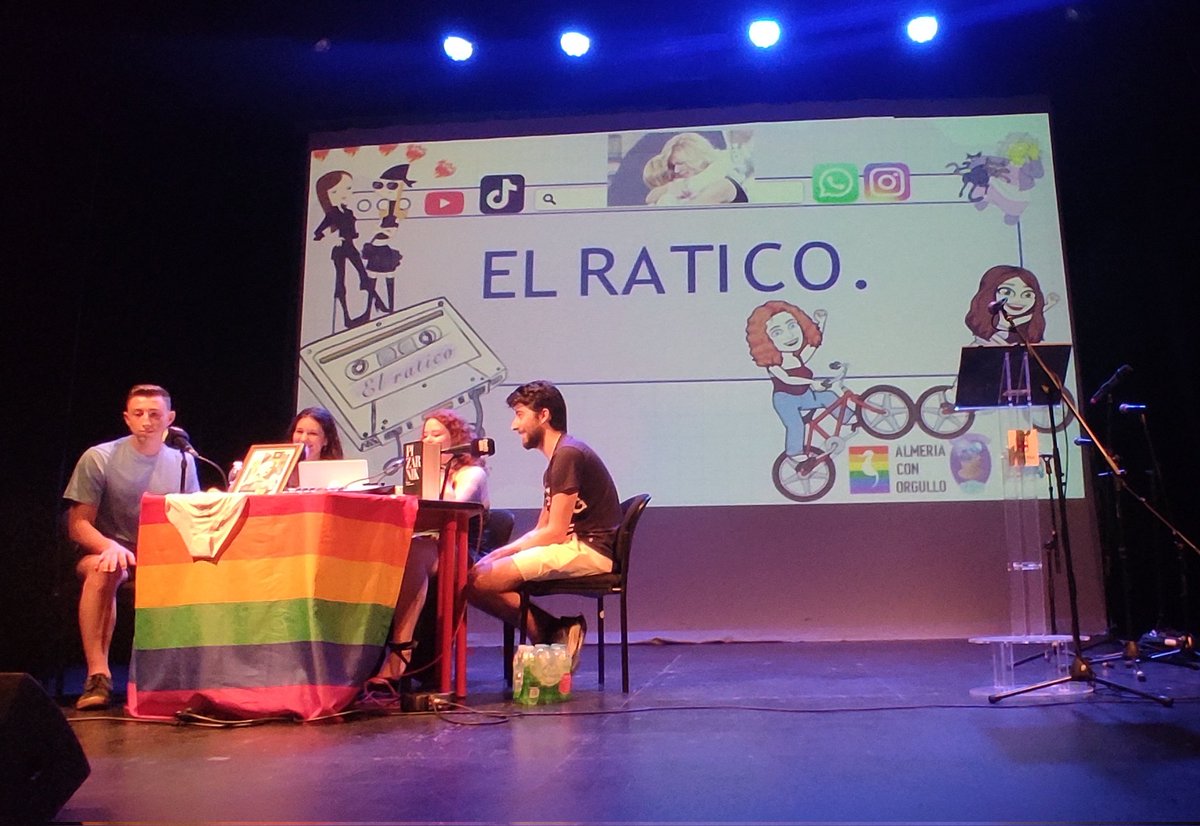 Esta mañana hemos estado echando "El ratico" en el Teatro Apolo. 🎙️