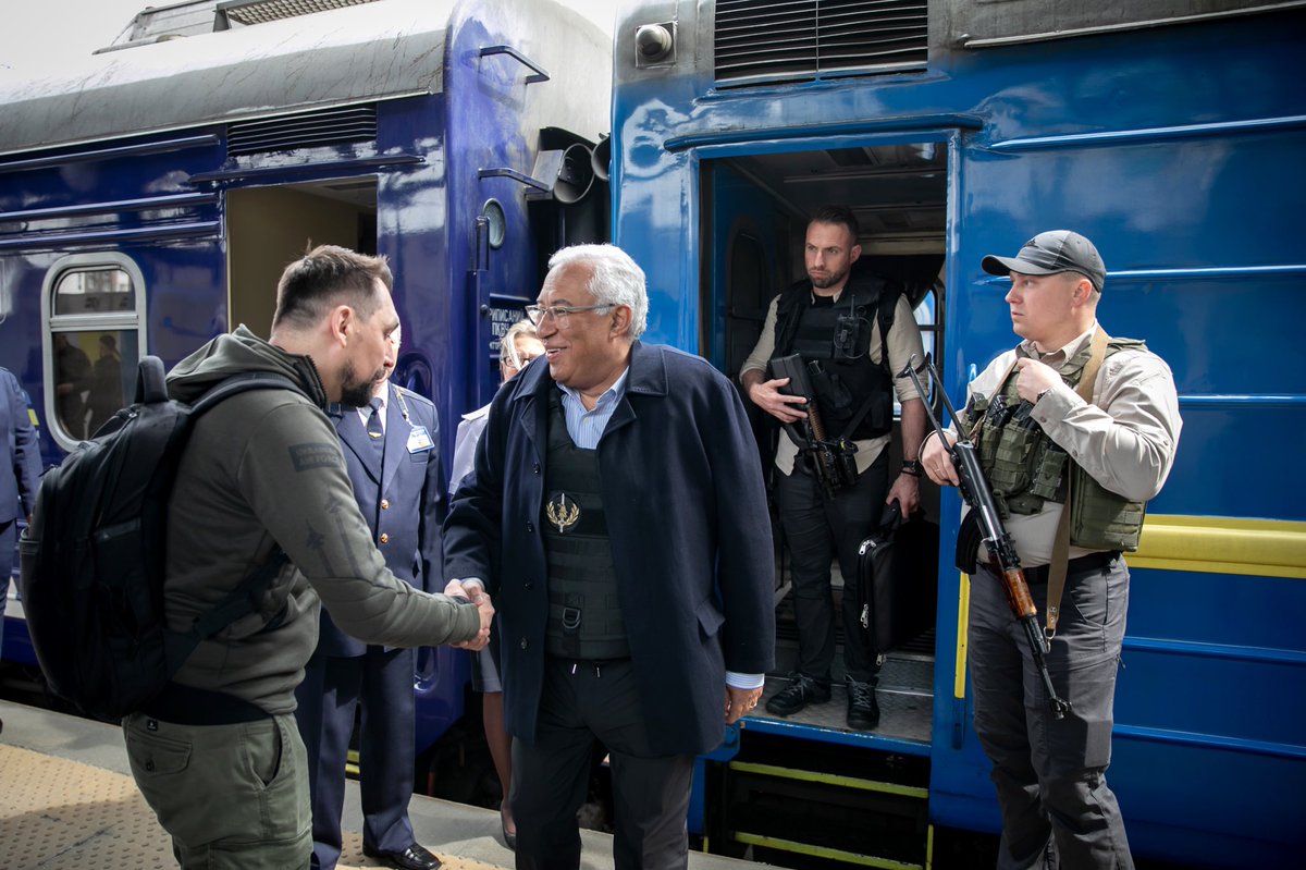 I’ve just arrived in #Kiev, following the invitation made by the Ukrainian Prime Minister.
It is with emotion and respect that I come here, as a sign of solidarity with this country and this people. We condemn the barbaric Russian invasion.
#Portugal stands for #Ukraine