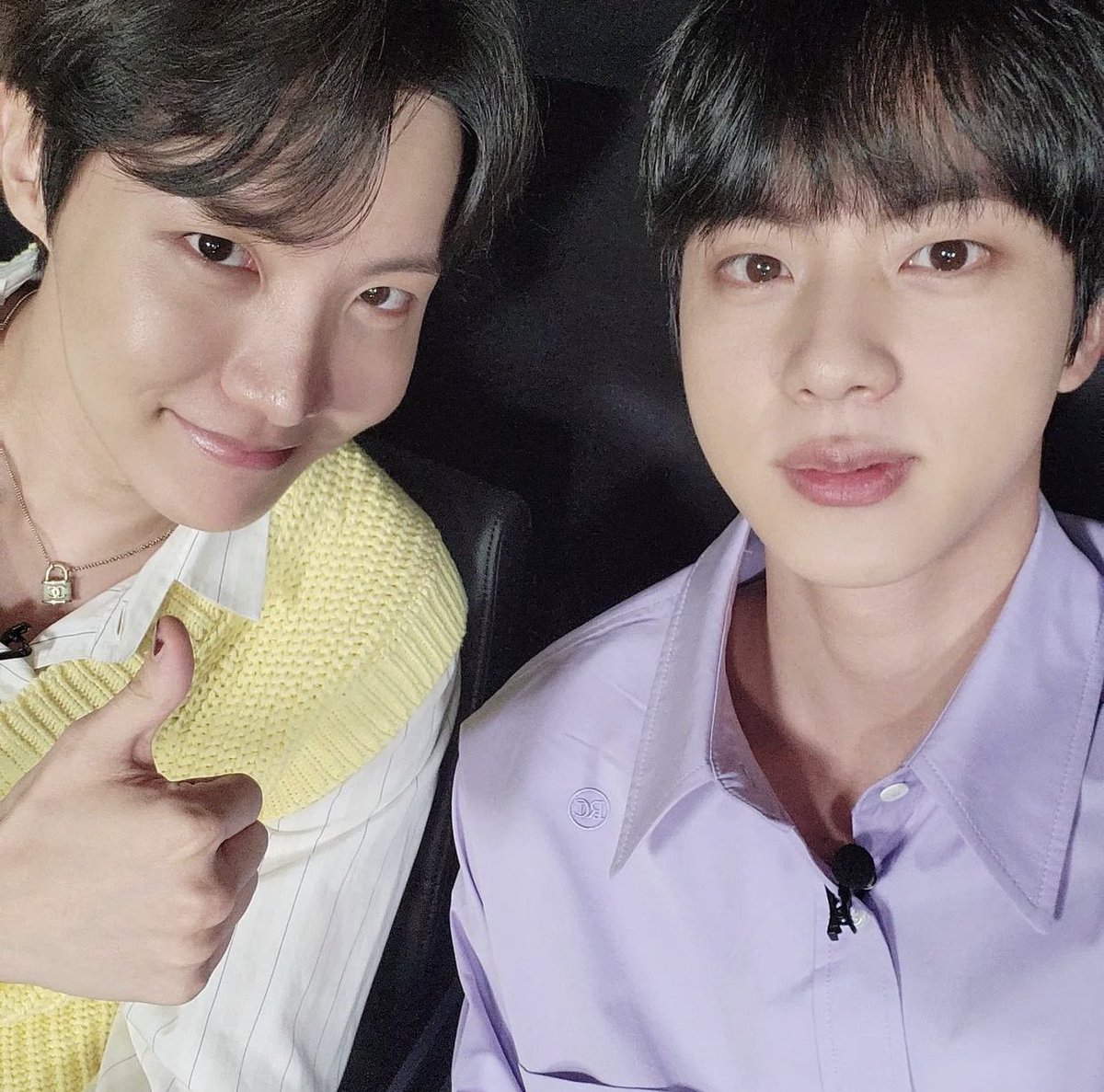 btsarmyfocuson's tweet photo. #Jin Instagram Post with #Jhope
22.05.21
📌https://t.co/TBoBHGSduk
#Bts #seokjin #hobi #hoesok @bts_twt https://t.co/RD9ysRp3Jp