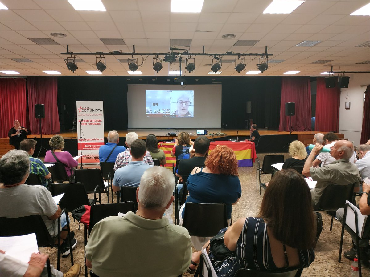 espaicomunista's tweet photo. Avui estem d'assemblea i la cosa té molt bona pinta #mantenirelfilroig #comunistes https://t.co/Fx07f7zrYE