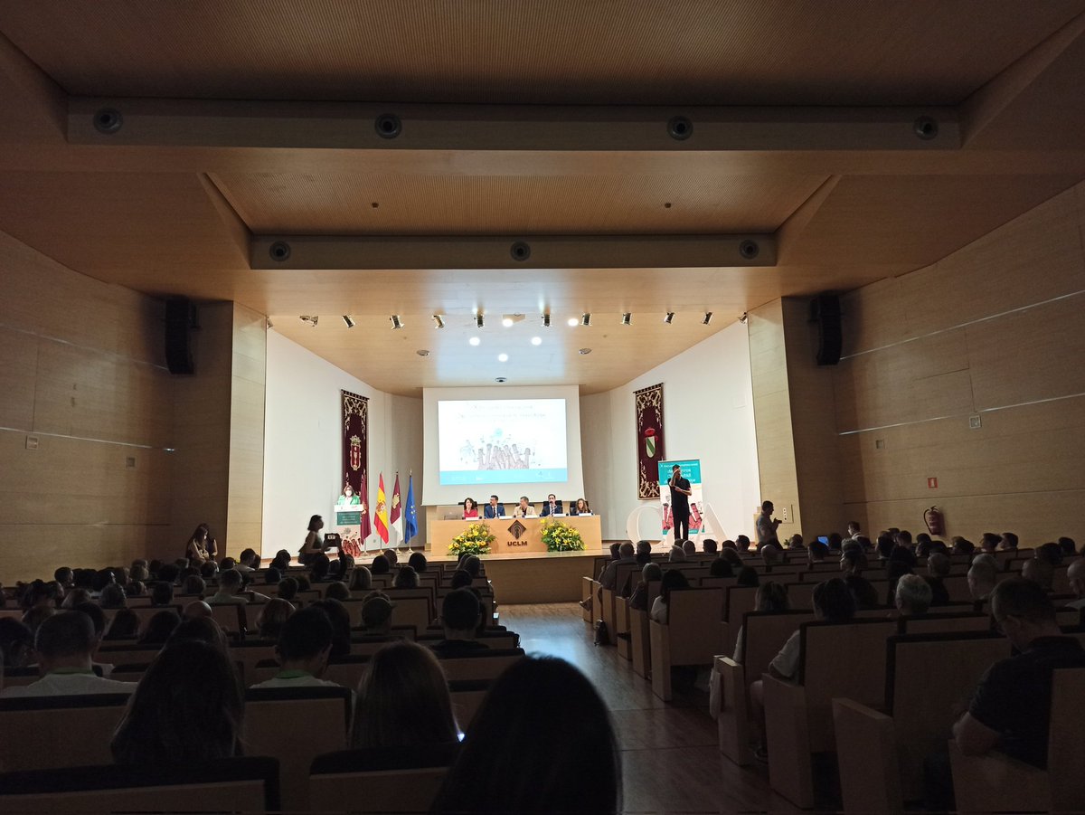 karmeyeste's tweet photo. Comencen!!! Sala plena d passió per una educació de qualitat i amb sentit!! @SaLeaCom #passioxeducacio #CdACuenca2022 https://t.co/47MBSoPAzd