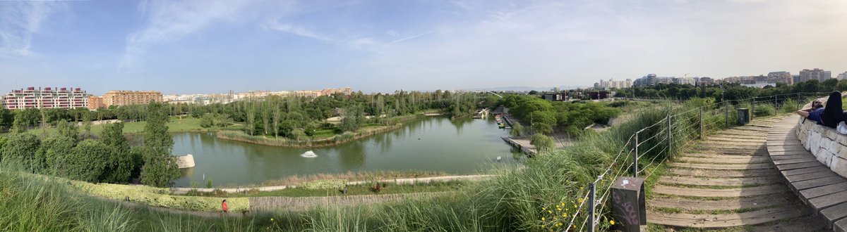 miguelgiron1975's tweet photo. Salida de las buenas hoy con lis @Runners_Norte parada para abrazar a @corredorfran @JulitoBelMin a @carmenamaroreye y a su hermana que me debe odiar por confundirlas 🙏🏻 y a @Juanestado …. Y visita al “mondongo” del Parque de Cabecera. #SomosNorte #RunnersTwitteros #CorrerMola https://t.co/9yzpT7mOTj