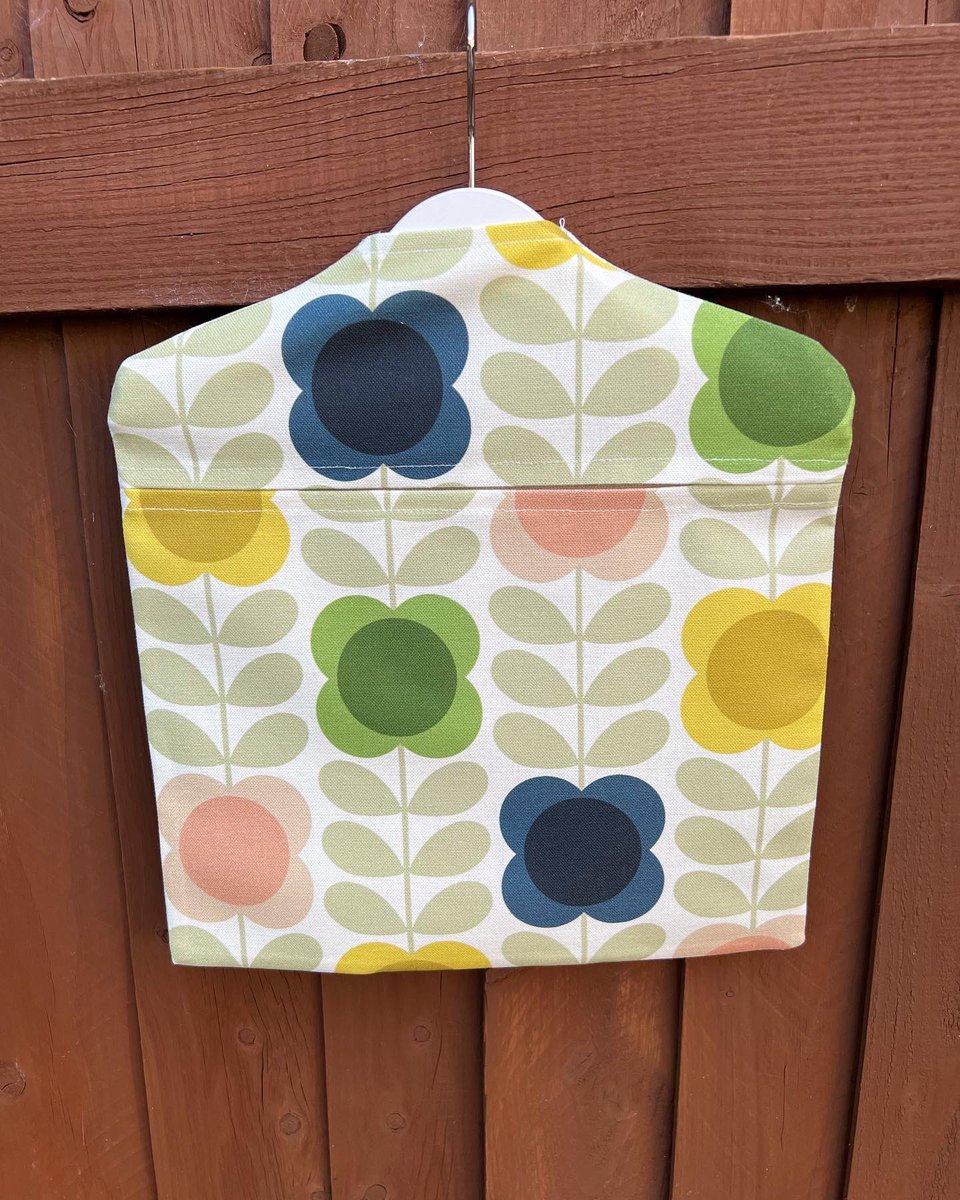 Morning 😊 hoping these lovely Orla Kiely Summer Flower Peg Bags will bring out some sunshine today ☀️🙏 #orlakiely #ukgiftam #UKGiftHour #SaturdayVibes