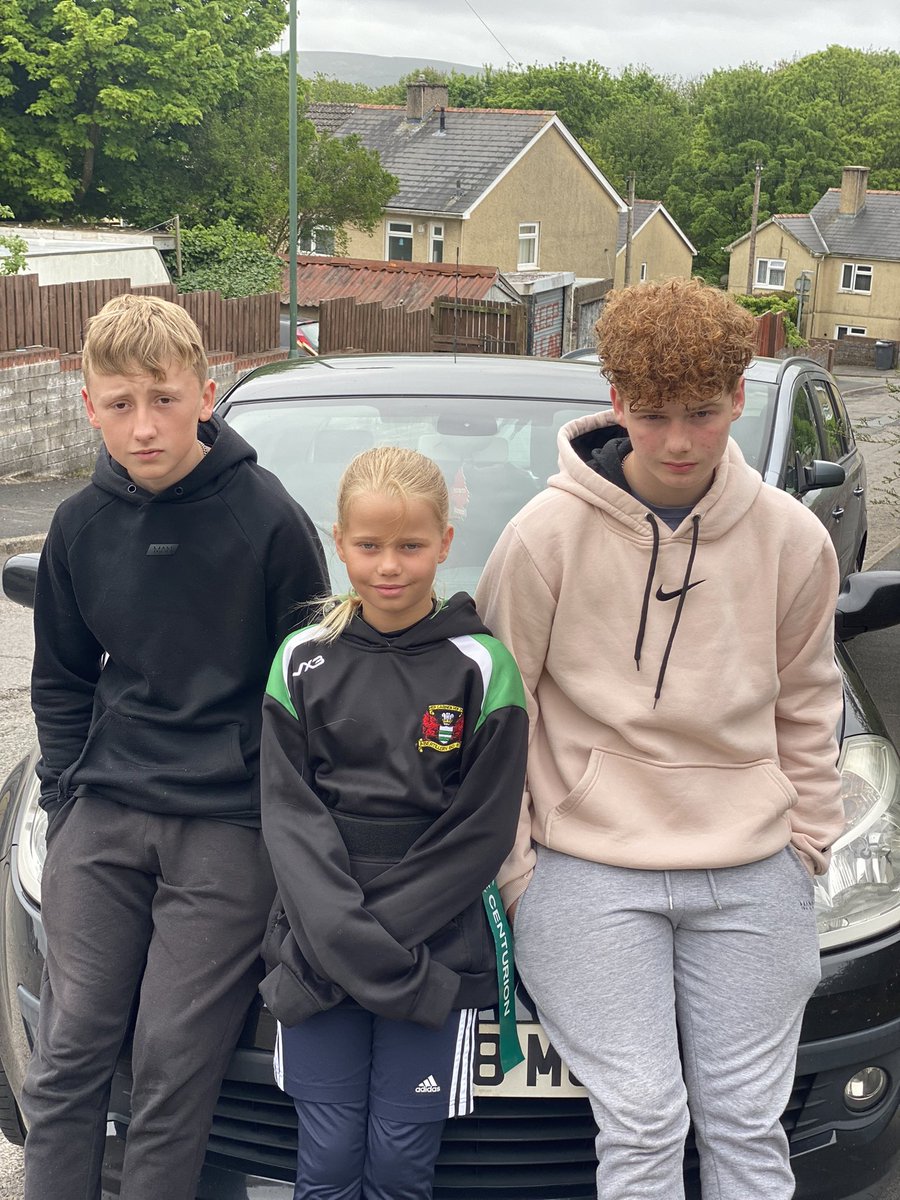 kellyanBennett1's tweet photo. Let’s get madam to #RodneyParade ready for her #Rugby #Festival today and then to finish off the day with the @dragonsrugby game and she has her big brother #Quaide and big cousin #Cai to come & support her today. Come on #Abertillery and good luck to everyone who plays today 🏉 https://t.co/6TGBIYtGld